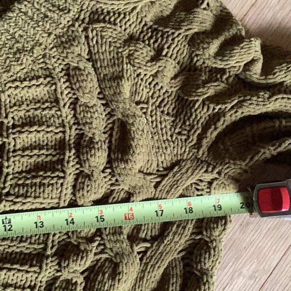 Express lightweight poly bulky knit sweater with balloon sleeves size XS - Picture 4 of 10